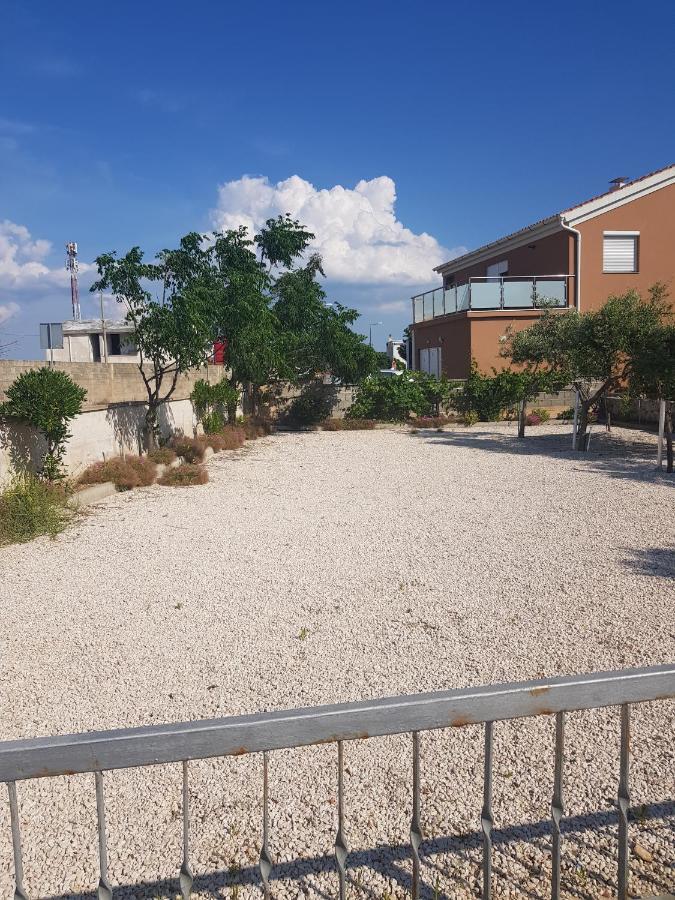 Ferienwohnung Astra Vir Exterior foto
